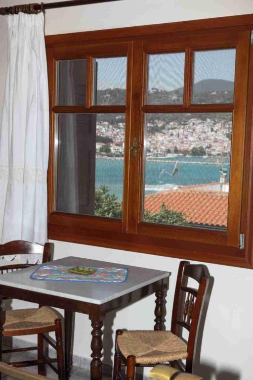 Pleoussa Studio And Apartments Skopelos Town Quarto foto