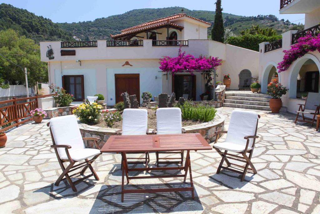 Pleoussa Studio And Apartments Skopelos Town Exterior foto