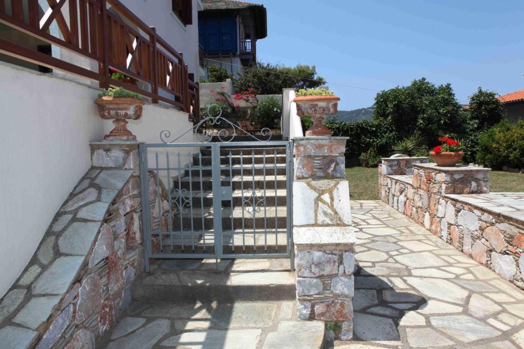 Pleoussa Studio And Apartments Skopelos Town Exterior foto